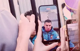 Paisley football fans stunned as Cristiano Ronaldo signs autographs at St Mirren’s stadium