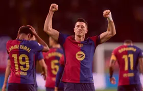 FC Barcelona thrash Sevilla 5-1 as Lewandowski and Torre score two goals each